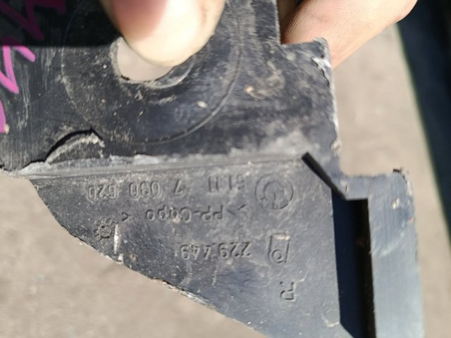 Кронштейн кріплення крила переднього правого, передній