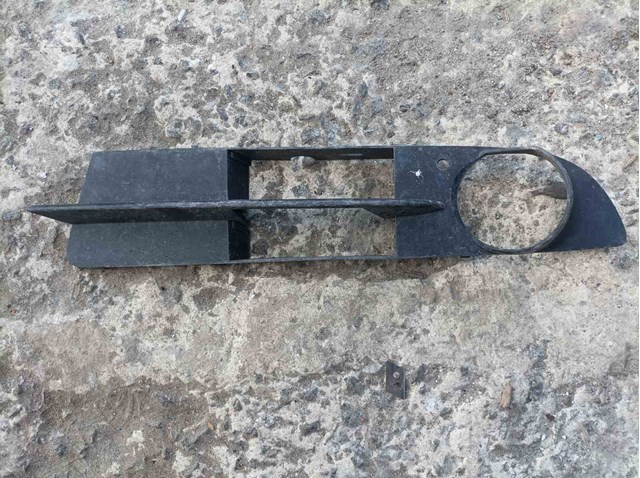 Решетка бампера переднего левая