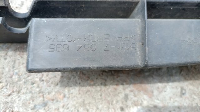 Решітка переднього бампера, ліва