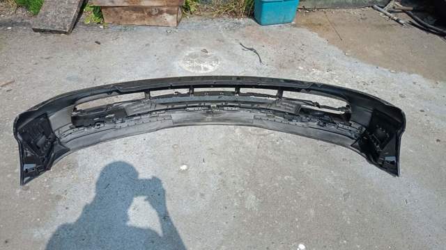 Бампер передній