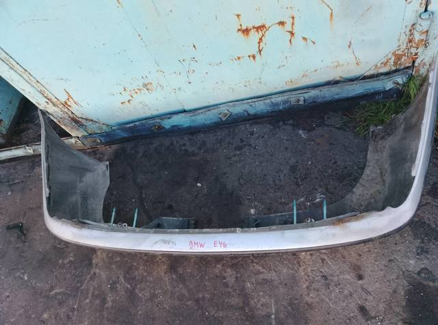 Бампер задній