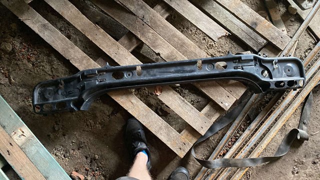 Кронштейн бампера заднего центральный