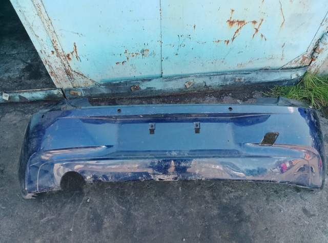 Бампер задній