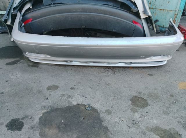 Бампер задній