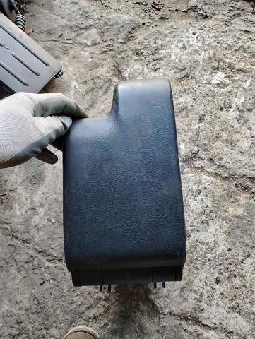 Підлокітник центральній консолі