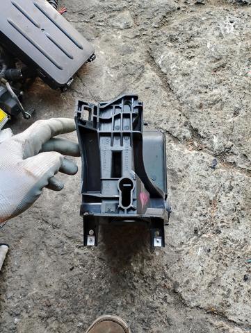 Підлокітник центральній консолі