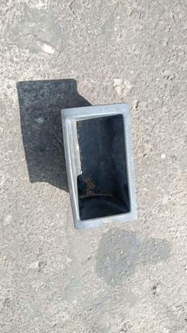 Лоток передней консоли