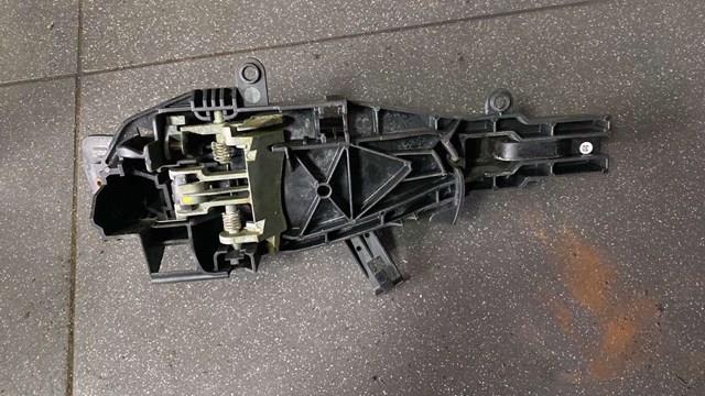 Держатель наружной ручки двери передней правой