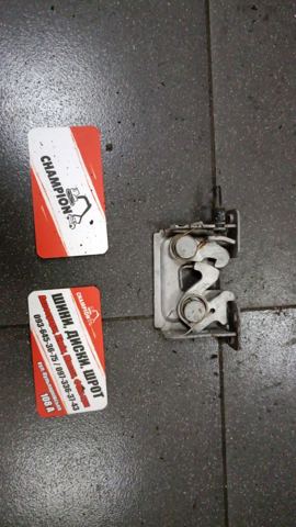 Замок капота