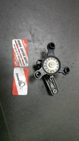 Замок капота