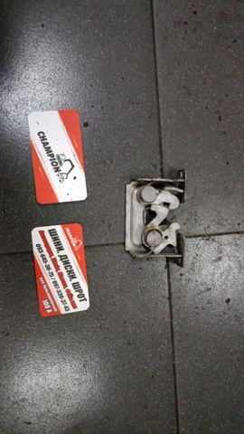 Замок капота