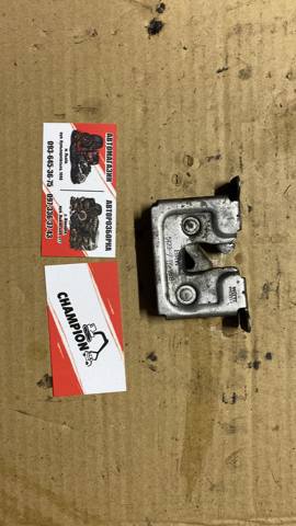 Замок капота