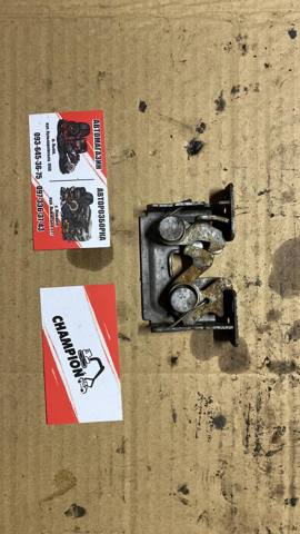 Замок капота