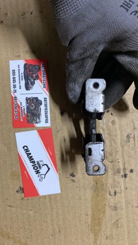 Замок капота