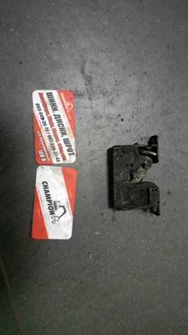 Замок капота