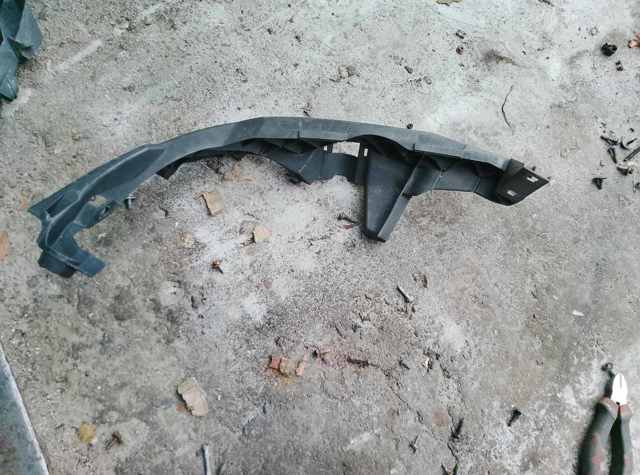 Кронштейн (адаптер) крепления фары передней левой