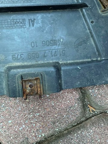 Подкрылок крыла переднего левый передний