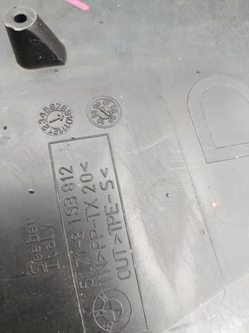 Підкрилок переднього крила, правий передній