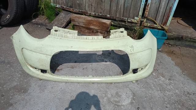 Бампер передній