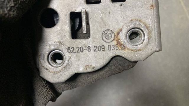 Замок задней двери левый