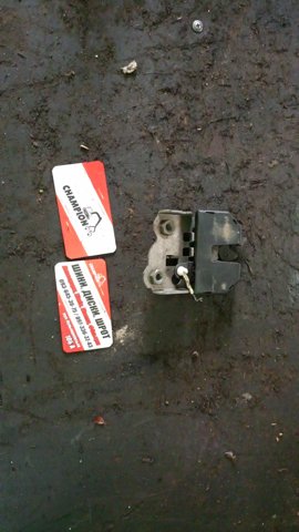 Замок задней двери левый