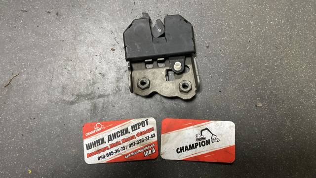 Замок задней двери левый