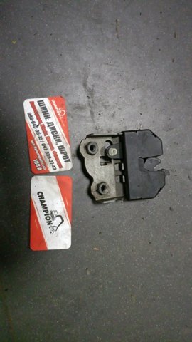 Замок задней двери