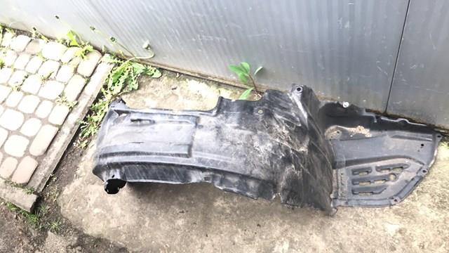 Підкрилок Ls400