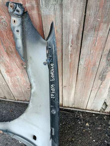 Крило переднє праве