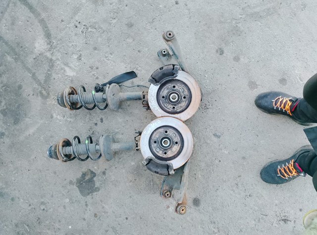 Амортизатор передній