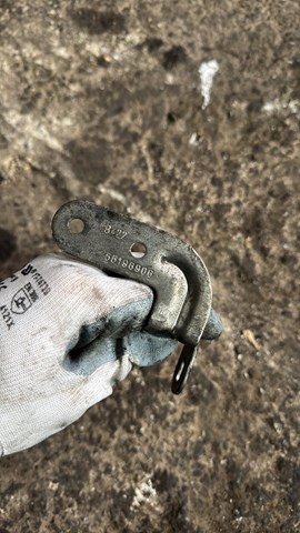 Кронштейн паливного насоса