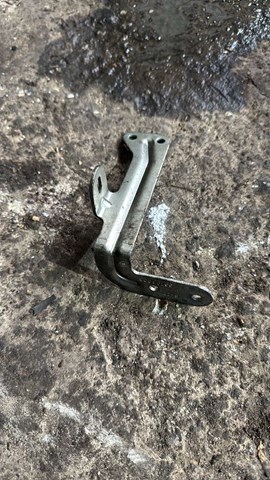 Кронштейн паливного насоса