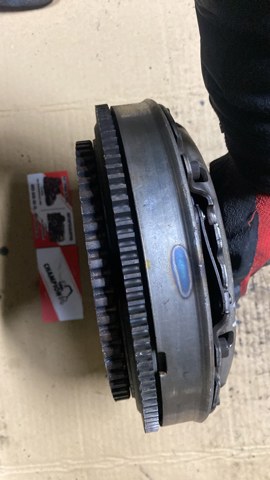 Маховик двигуна