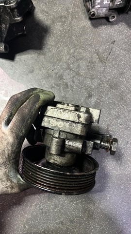 Насос гидроусилителя руля (ГУР)