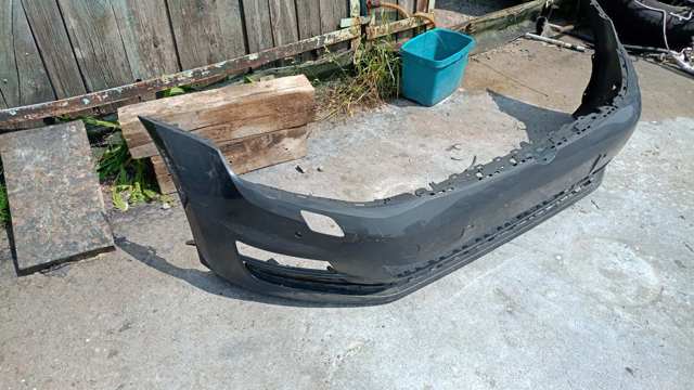 Бампер передній