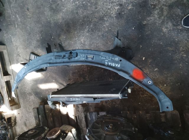 Панель передня