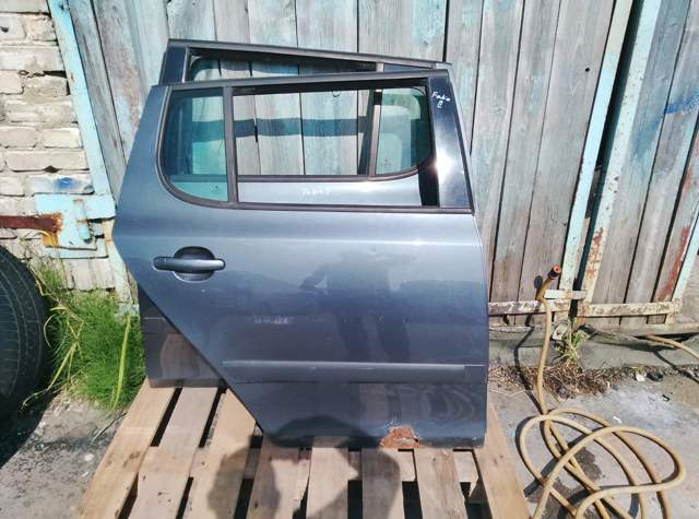 Скло задньої двері правої