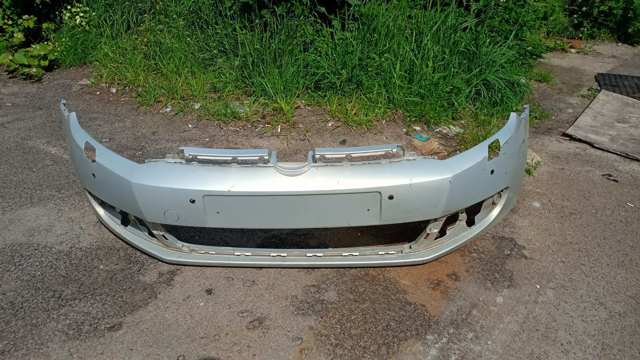 Бампер передній