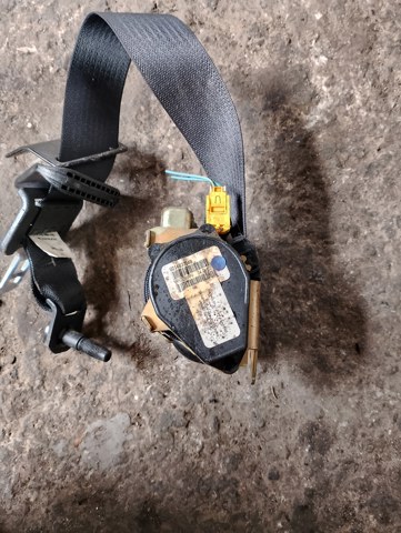 Передній ремінь безпеки