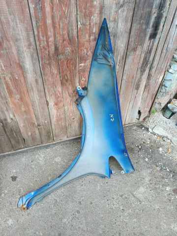 Крило переднє праве