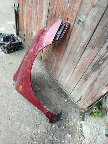 Крило переднє праве є 2шт