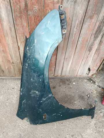 Крило переднє праве є 2шт