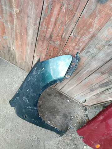 Крило переднє праве є 2шт