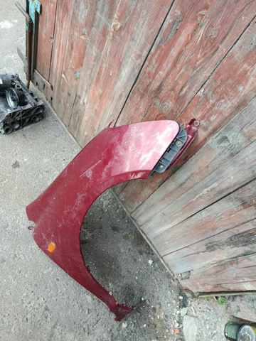 Крило переднє праве є 2шт