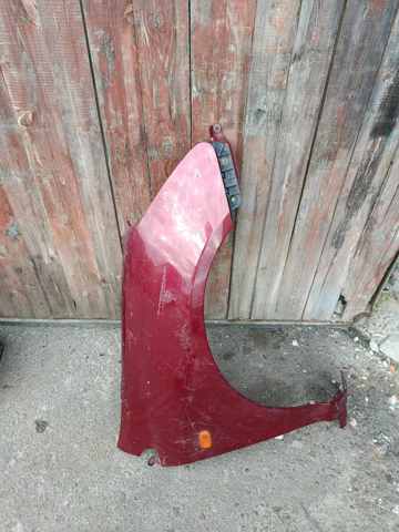 Крило переднє праве є 2шт