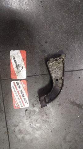 Кронштейн генератору