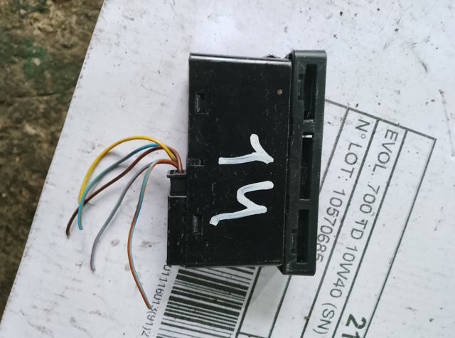 Кнопка ввімкнення аварійного сигналу