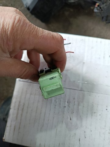 Реле покажчиків поворотів