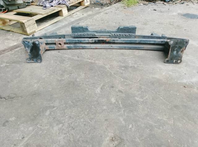 Підсилювач бампера переднього