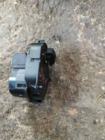 Замок відкривання лючка бензобаку — фото 4